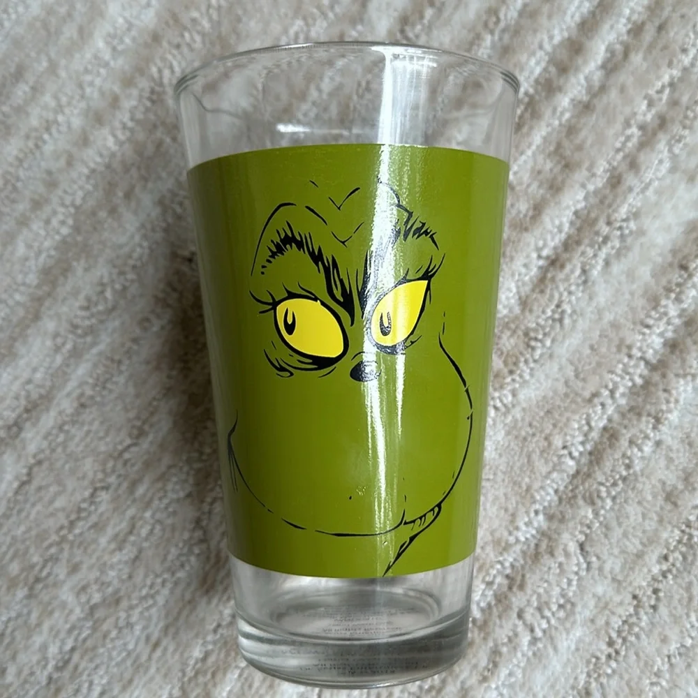 NIB The Grinch Smiles Glass Tumblers Dr. Seuss Vandor 16 Oz Drinking Item #54644